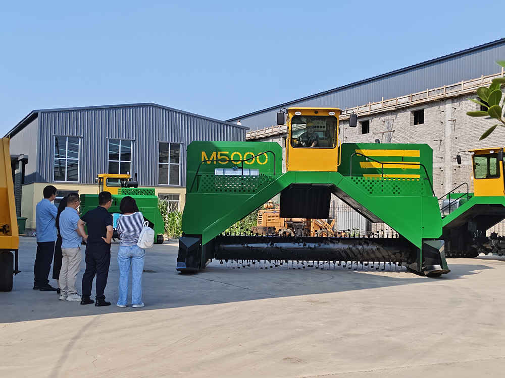 M5000 crawler compost turner